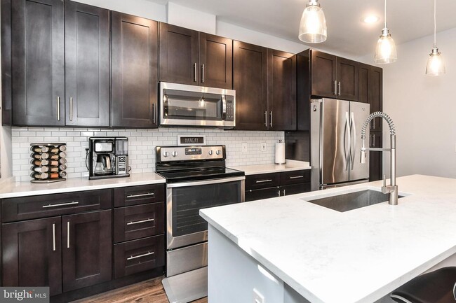 Building Photo - 5566 Jowett Ct