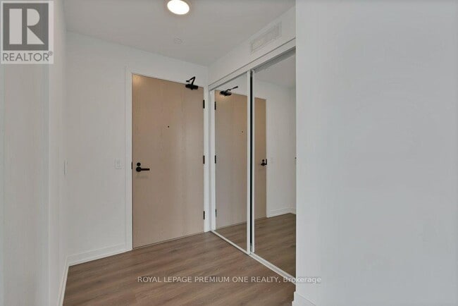 Building Photo - 28 Interchange Wy