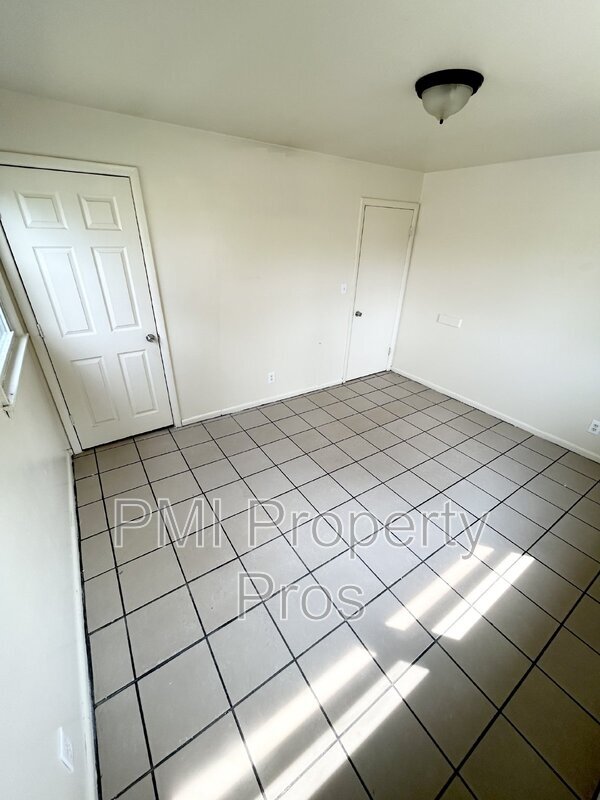 Foto del edificio - 5110 N 84th St