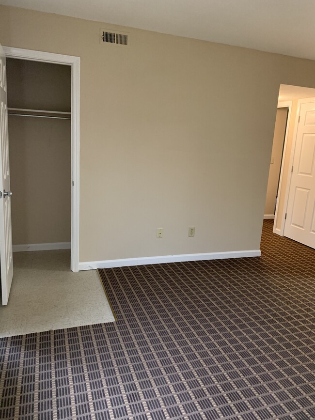 Foto del edificio - 536 Huron Dr W