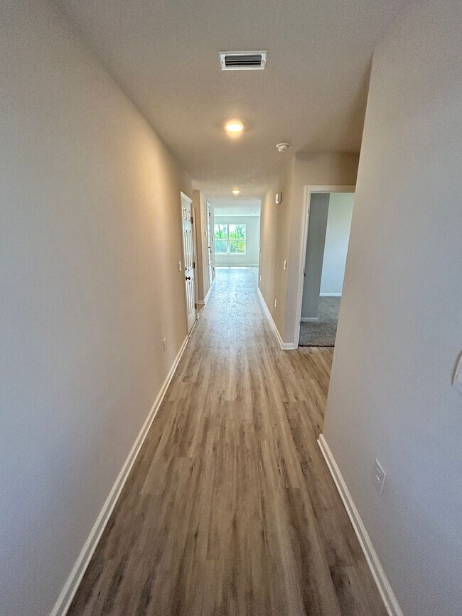 Building Photo - 6380 Bellavia Ln