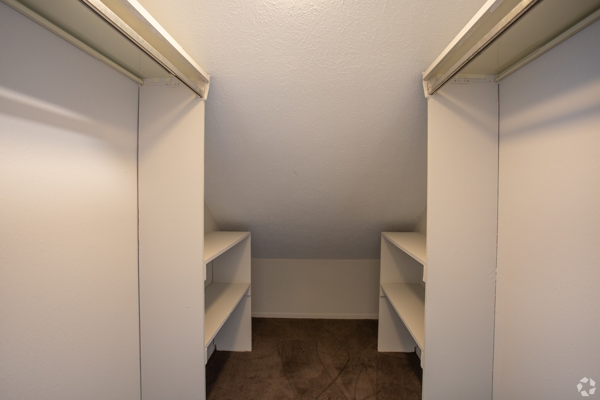 Whitewood Townhome & Loft Apartments – photo 2