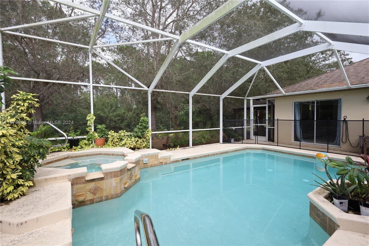 Foto principal - 5408 NW Clark Ave