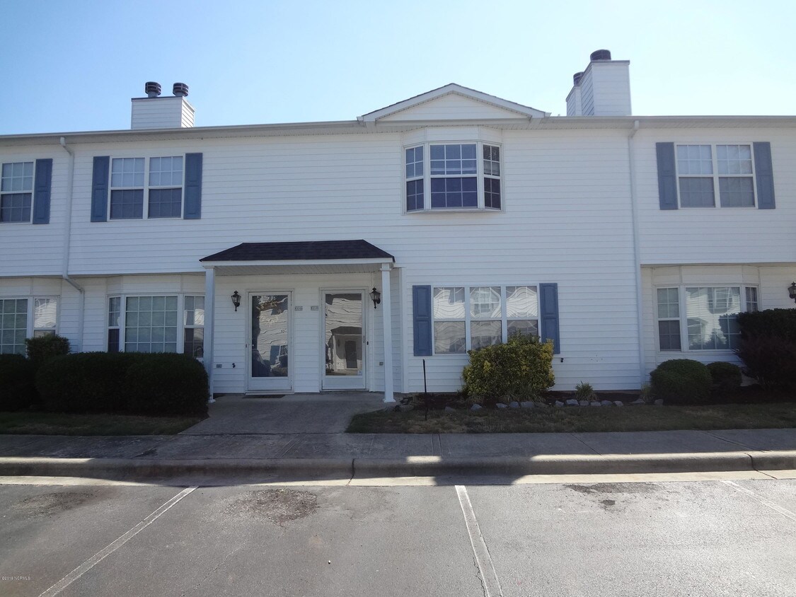 3902 Sterling Pointe Dr, Winterville, NC 28590 Townhouse for Rent in