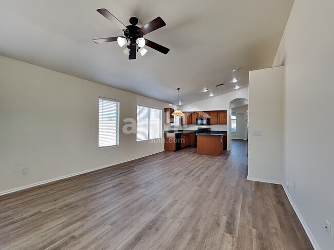 Foto del edificio - 37884 N Bonnie Ln