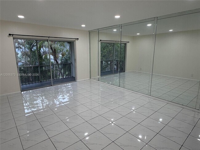 Foto del edificio - 2200 NE 66th St