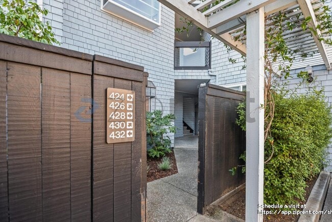 Building Photo - 426 Barnegat Ln