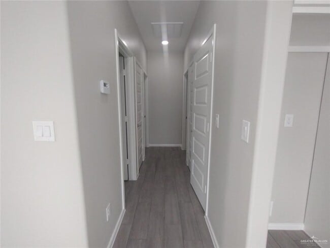 Building Photo - 1409 Shavano Dr