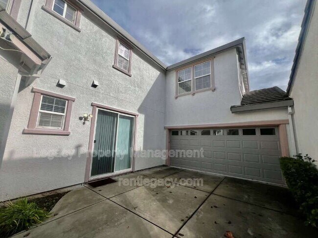 Foto del edificio - 668 Granite Ln