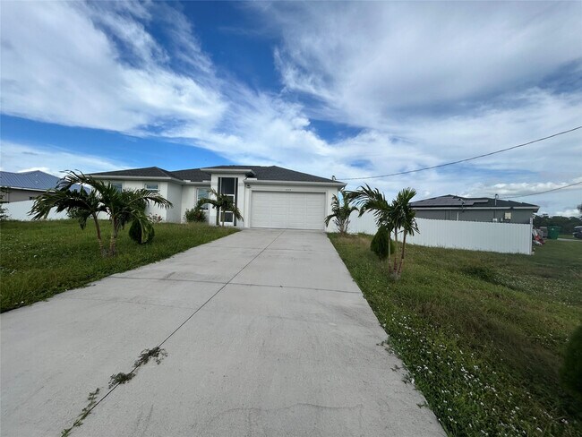 Foto del edificio - 1049 Canoe Ct