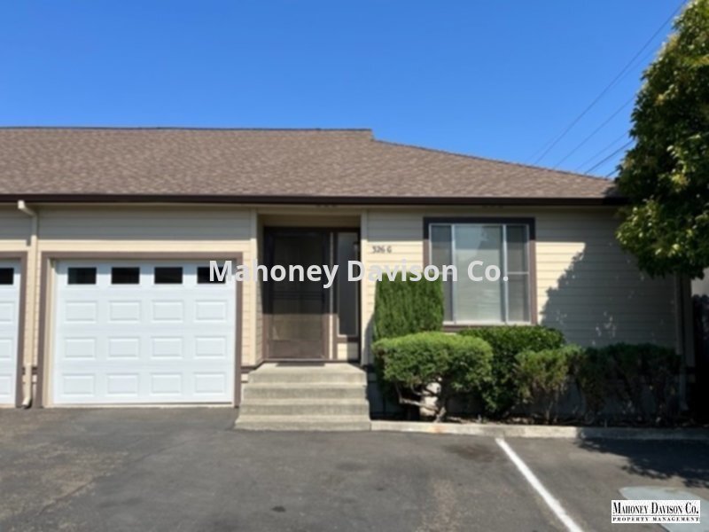 Immaculate 2 bdrm/1 bath duplex, 900 sf, 1... House for Rent in