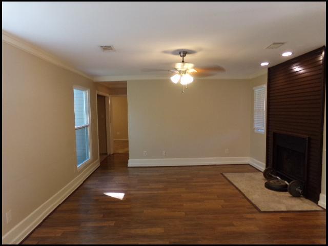 Building Photo - 119 Pin Oak Cove