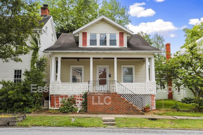 Building Photo - 208 N Mary St