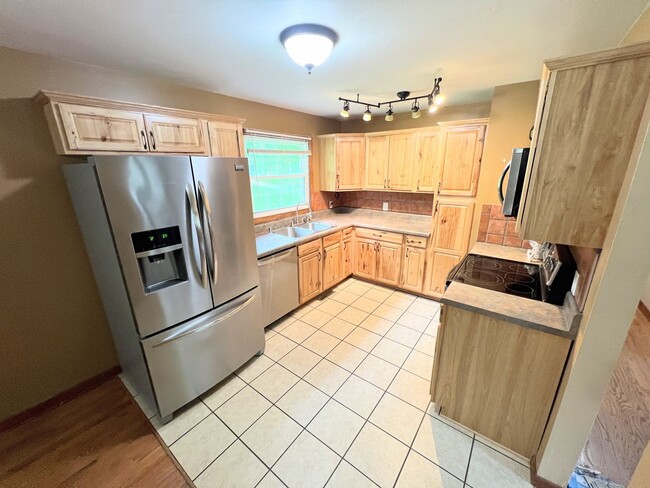 Building Photo - 3 Bedroom House in Campbell County