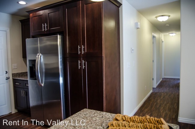 Building Photo - 981 W Cache Dr