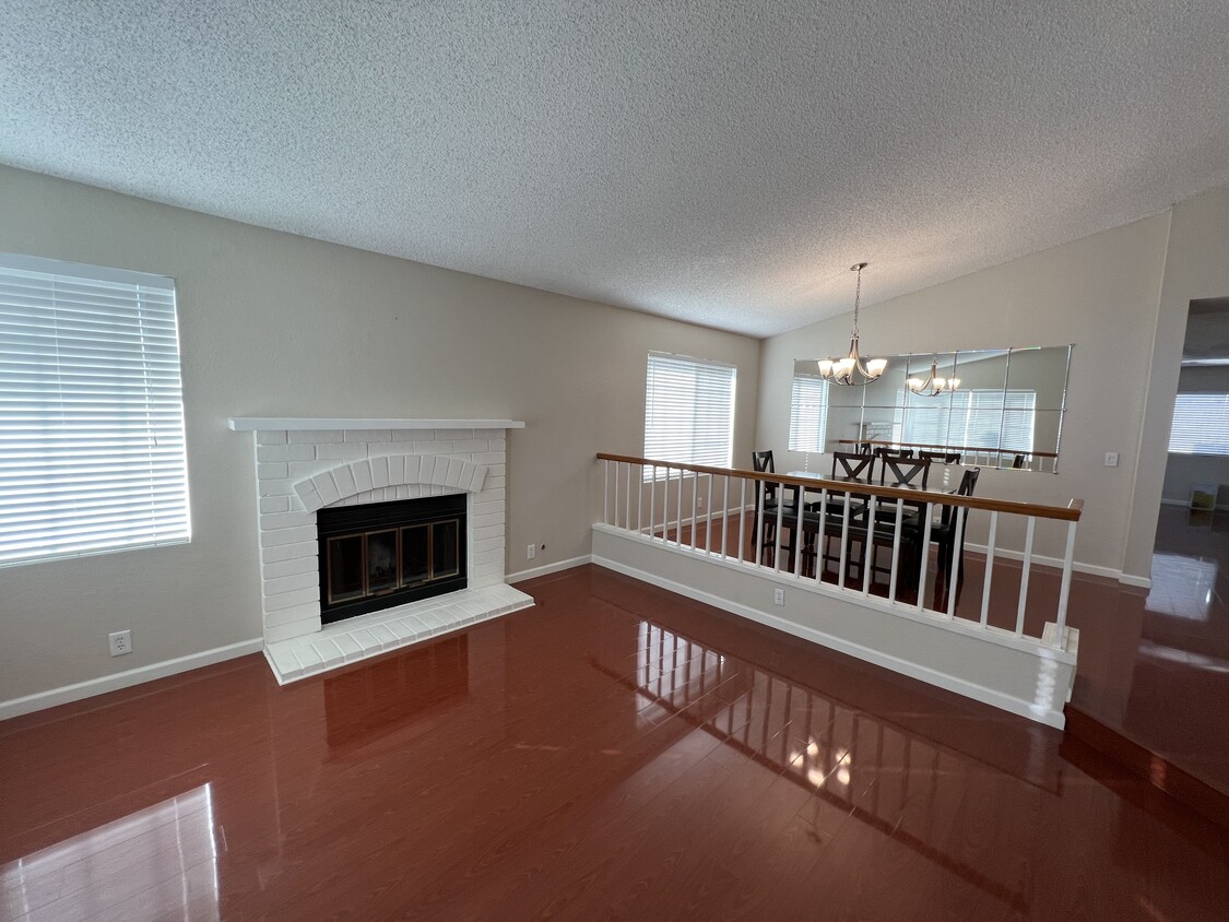 Living room - 3345 Gingerwood Rd