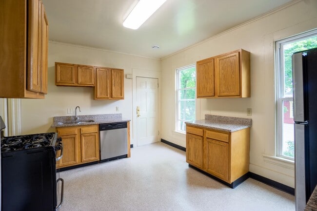 Foto del edificio - Large 3 Bedroom Flat Close To Everything! ...
