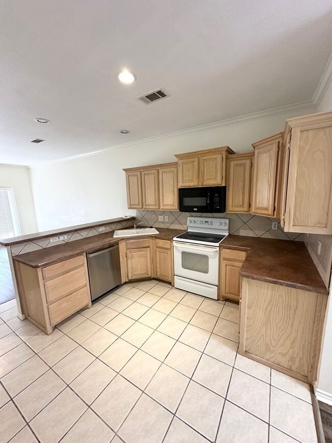 Building Photo - Duplex for Rent 3/2 in Midland Texas