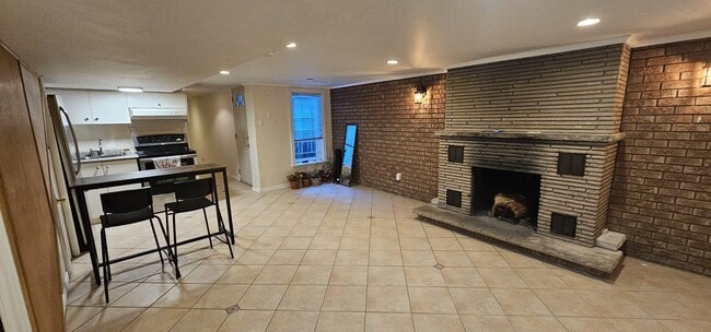 Building Photo - 74 Argyle St