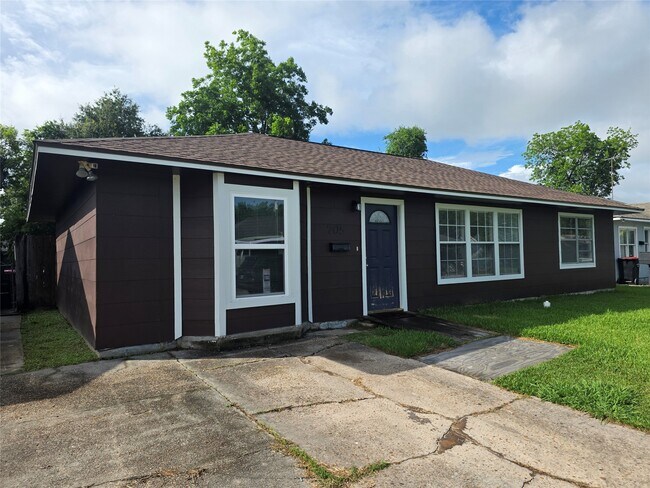 Foto del edificio - 705 N Circle Dr