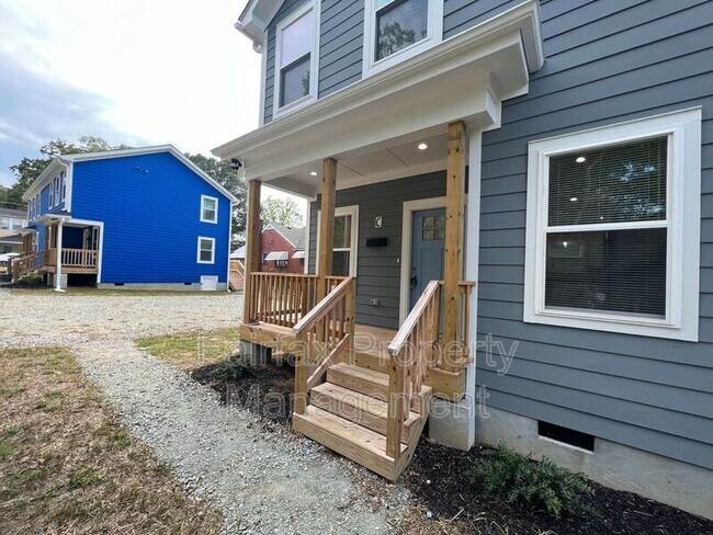 Building Photo - 2109 Hart St