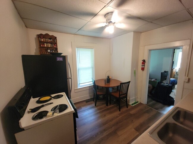 Building Photo - 134 Niagara St