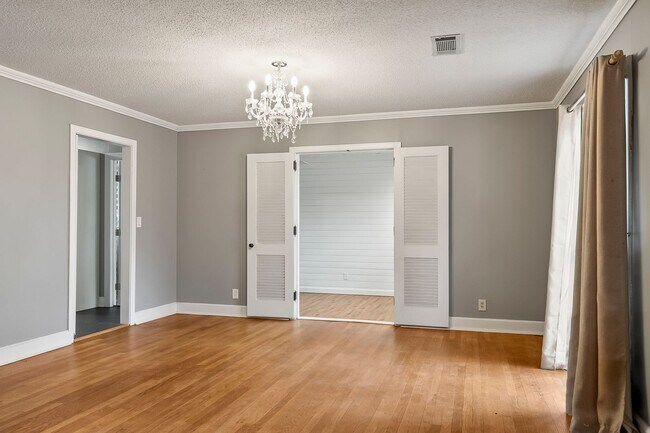 Building Photo - Druid Hills Charmer Available NOW!