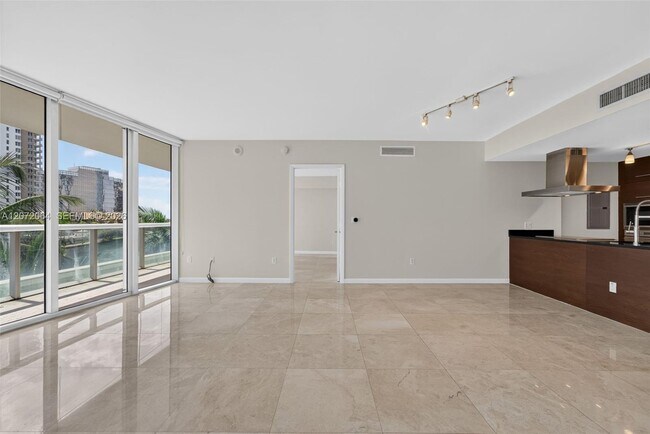 Foto del edificio - 465 Brickell Ave