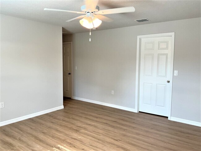 Building Photo - 542 Fort Pierce St SW