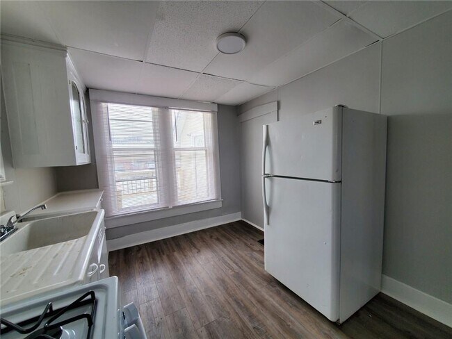 Building Photo - 133 W Hendricks St