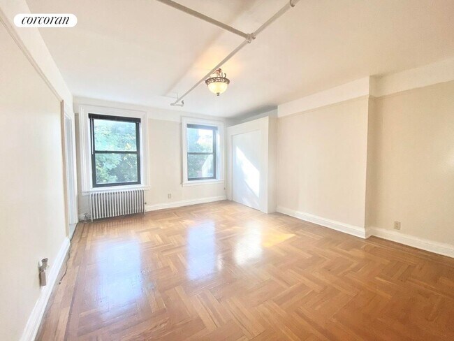 Foto del edificio - 104 S Elliott Pl