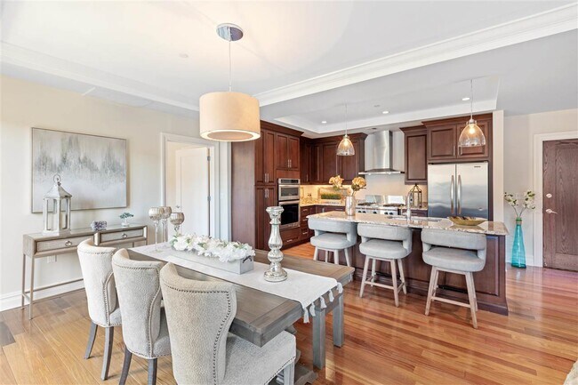 Building Photo - 250 Henley Pl