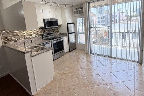 Foto del edificio - 659 S Cloverdale Ave