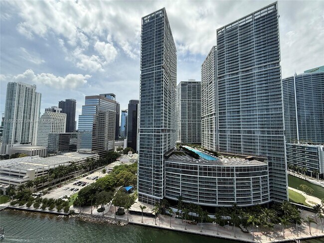 Foto del edificio - 801 Brickell Key Blvd
