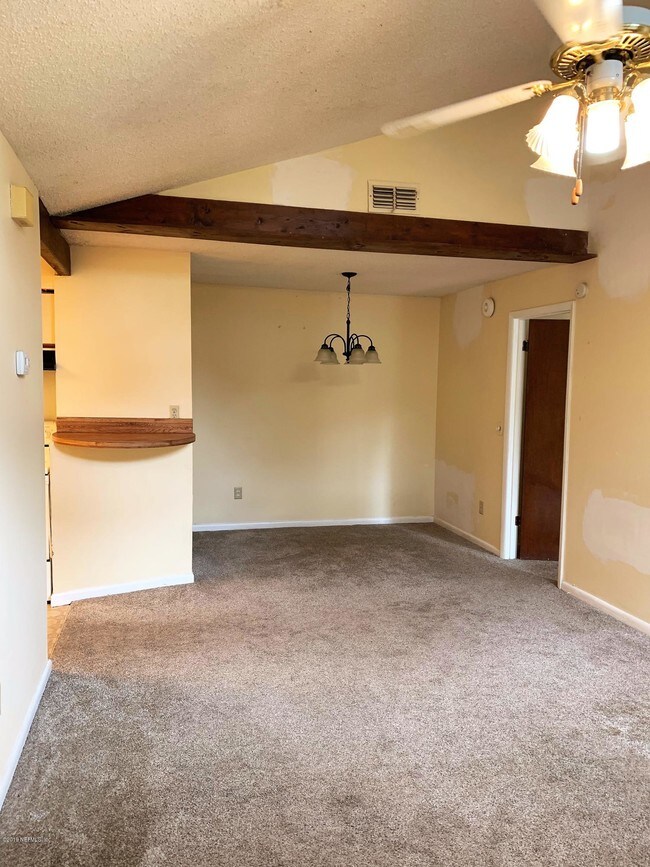 Foto del edificio - 2527 Whispering Woods Blvd