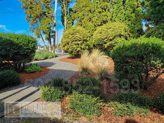 Foto del edificio - 8500 SW Canyon Dr