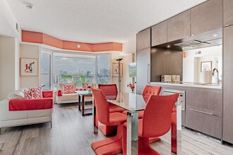 Building Photo - 155 Yorkville Ave