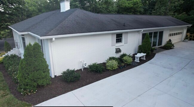 Building Photo - 7010 Terrace Dr
