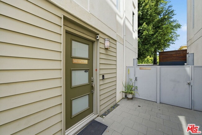 Foto del edificio - 5911 Saturn St