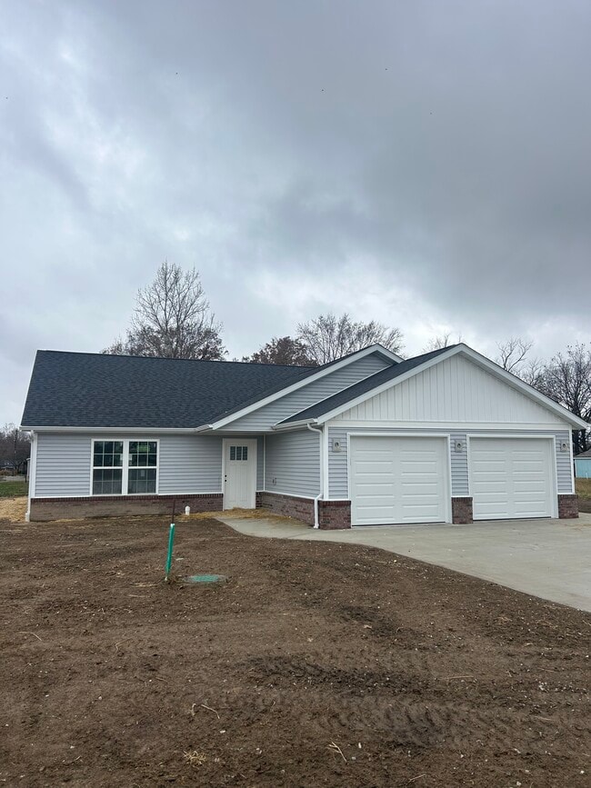 Building Photo - 304 Jennifer