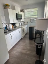 Building Photo - 2017 6th Ave W