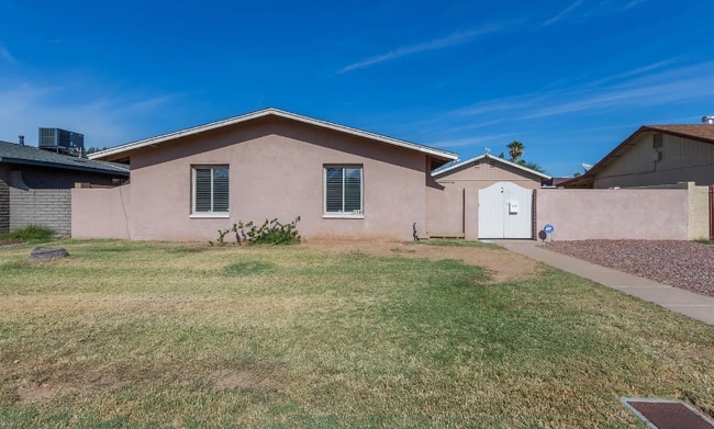 Photo - 2348 W Laurel Ln House