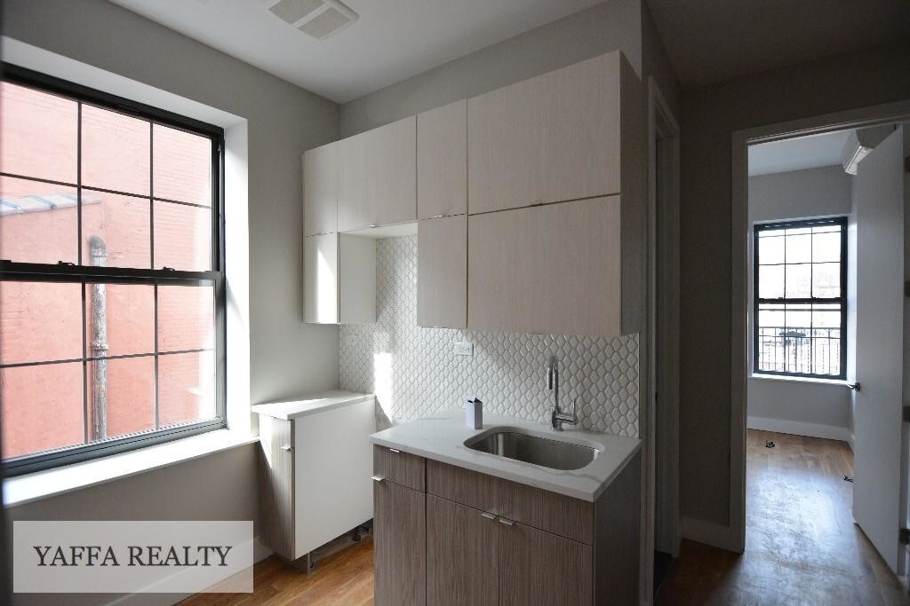 Foto principal - 2144 Cortelyou Rd