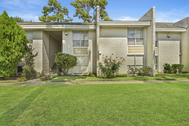 Building Photo - 1950 Spenwick Dr