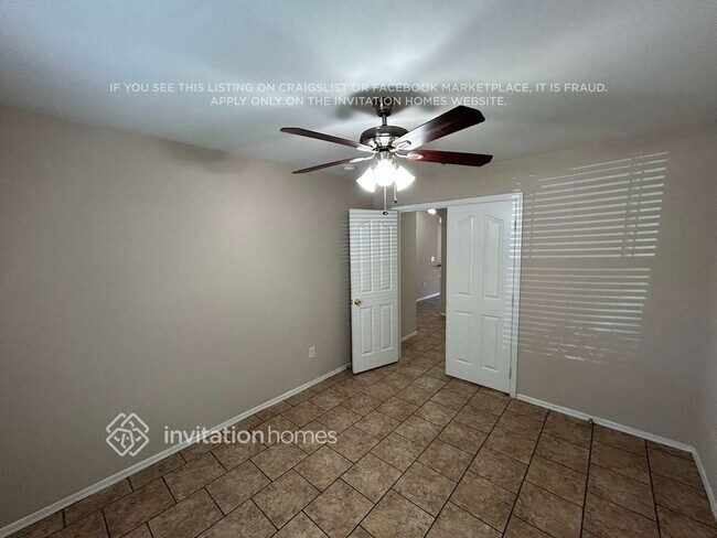 Building Photo - 7005 S 39th Dr