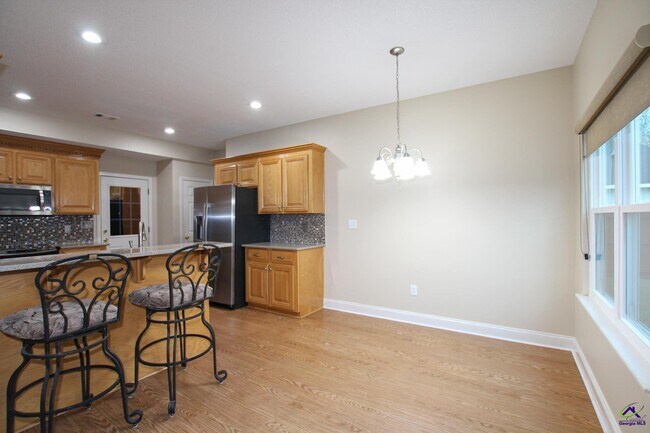 Foto del edificio - 221 Hummingbird Ln