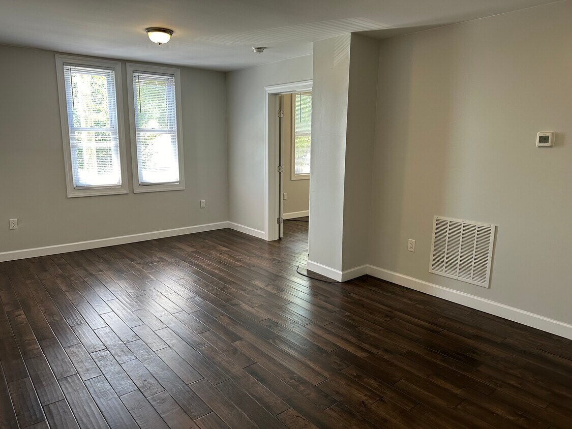 Living room - 433 Central Ave