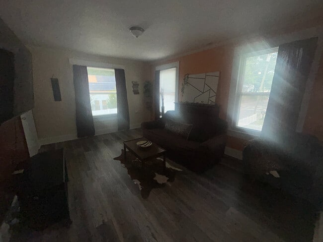Building Photo - Room in Apartment on Kerr St NW