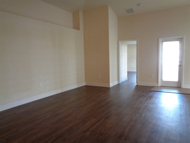 Foto del edificio - 14207 Edinburgh Moor Dr