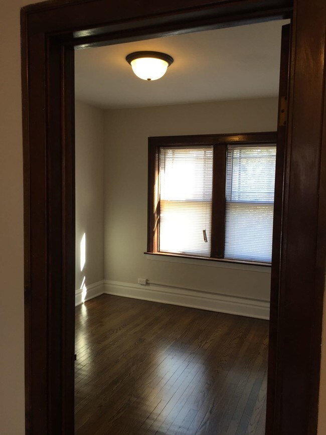 Building Photo - 1850 Clarence Ave